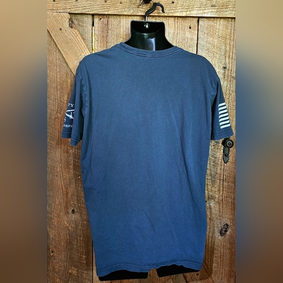 Distressed American Flag This We'll Defend Adult XL Blue Grunt Style Tshirt EUC - Picture 2 of 6